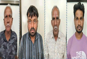 સુરેન્દ્રનગરના મહેતા માર્કેટમાં જુગાર રમતા 4 શખ્સ ઝડપાય | 4 people caught gambling in Mehta Market S…