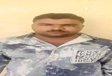 સુરેન્દ્રનગરમાં હનીટ્રેપ ગેંગના ફરાર બંને આરોપી 23 લાખ સાથે ઝડપાયા | Both absconding accused of hone…