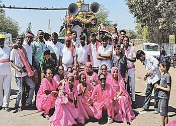 ડાકોરના ઠાકોરના દર્શનાર્થે પદયાત્રીઓનું ઘોડાપુર : તમામ માર્ગો રણછોડમય બન્યા | Pedestrians flock to D…