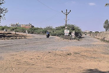 વઢવાણથી મૂળચંદ અને રાજપર જતો માર્ગ રિસર્ફેસ નહીં કરતા ખખડધડ | road from Wadhwan to Mulchand and Rajp…