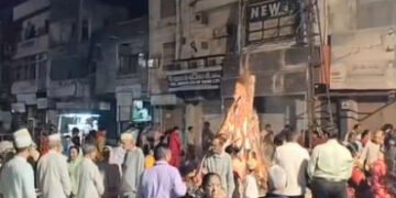 પંચમહાલ: ગોધરાના સાથરીયા બજાર ખાતે હિન્દુ-મુસ્લિમ સાથે મળી પ્રગટાવી ‘એકતા હોળી’ | Hindu Muslim celeb…