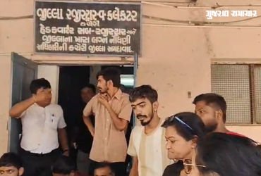 અમદાવાદમાં ‘લવ જેહાદ’ના આક્ષેપ સાથે હિન્દુ સંગઠનોનો હોબાળો, જિલ્લા રજિસ્ટ્રાર ઓફિસમાં સર્જાયો ‘ડ્રામ…