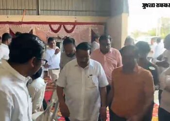 ‘મારી ટિકિટ કાપી તેનો બદલો લોકસભામાં લીધો’, સી.આર. પાટીલ સાથે નિલેશ કુંભાણીની મુલાકાત, કોંગ્રેસે કર્…