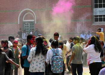 હોસ્ટેલમાં નક્કી કરેલા સ્થળોએ અને માત્ર ઈકો ફ્રેન્ડલી કલરથી જ ધૂળેટી ઉજવવાની રહેશે | guidline for ce…