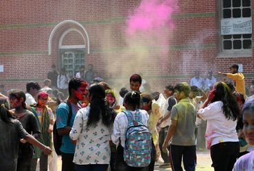 હોસ્ટેલમાં નક્કી કરેલા સ્થળોએ અને માત્ર ઈકો ફ્રેન્ડલી કલરથી જ ધૂળેટી ઉજવવાની રહેશે | guidline for ce…