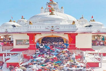 ડાકોરમાં આસ્થાનો મહાકુંભ : 5 લાખથી વધુ ભક્તોએ રણછોડરાયજીના દર્શન કર્યા | More than 5 lakh devotees h…