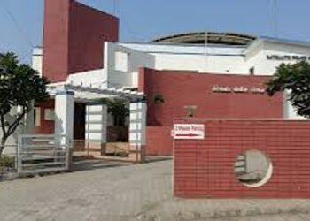 મેમનગરમાં ઓફિસ અપાવવાનું કહીને રૂ.૩.૨૪ કરોડ પડાવીને છેતરપિંડી | ahmedabad based builder duped three …