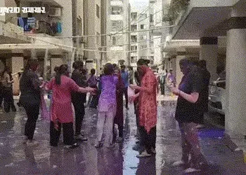 સુરતીઓ ધૂળેટીના રંગ સાથે લાગણીના રંગે રંગાયા, DJ પાર્ટી અને રેઈન ડાન્સથી ઉત્સાહભેર માહોલ | holi Cele…