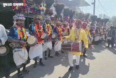 છોટાઉદેપુર: હોળી પર્વે ‘ઘેરૈયા’ની પરંપરા, 5 દિવસના કઠિન વ્રત સાથે આદિવાસી સંસ્કૃતિની અનોખો વારસો | C…