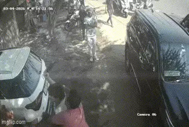 અમદાવાદના શાહઆલમમાં પાર્ક કરવાની ના પાડતા કારચાલક રોષે ભરાયો, દુકાનમાં ઘૂસી બાપ દીકરા પર છરીથી જીવલે…