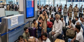 દુબઈમાં ફસાયેલા ભારતીયો માટે સ્પેશિયલ ફ્લાઇટની સુવિધા ઉપલબ્ધ ન થતા મુશ્કેલી વધી | Trouble increases …