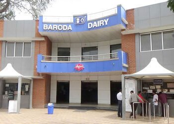 બરોડા ડેરીની ચૂંટણી પહેલાં રાજ્યના રજિસ્ટ્રારની પ્રમુખ-ઉપપ્રમુખને ગેરલાયક ઠેરવવા નોટિસ | state regis…