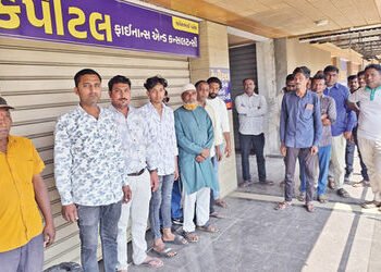 ‘કેપિટલ ફાઇનાન્સ’ના સંચાલકો સામે 50 અરજદારોની પોલીસમાં લેખિત રજૂઆત | 50 petitioners submit written r…