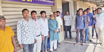 ‘કેપિટલ ફાઇનાન્સ’ના સંચાલકો સામે 50 અરજદારોની પોલીસમાં લેખિત રજૂઆત | 50 petitioners submit written r…