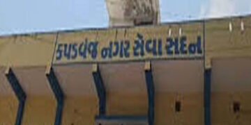 કપડવંજ નગરપાલિકામાં કાર્યકાળ પૂર્ણ થયા બાદ પણ વહીવટ ચલાવવાનો વિવાદ | Controversy over running the ad…