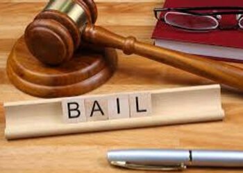 ૨.૫૦ લાખની લાંચ લેતા ઝડપાઇ ગયેલા વચેટિયાની જામીન અરજી રદ | Bail application of middleman caught taki…