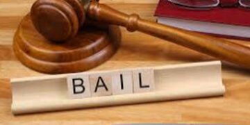 ૨.૫૦ લાખની લાંચ લેતા ઝડપાઇ ગયેલા વચેટિયાની જામીન અરજી રદ | Bail application of middleman caught taki…