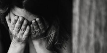 પોલીસમેન તરીકે ઓળખ આપી ફેસબુક ફ્રેન્ડ દ્વારા યુવતી પર દુષ્કર્મ | Girl raped by Facebook friend posin…