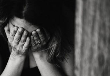 પોલીસમેન તરીકે ઓળખ આપી ફેસબુક ફ્રેન્ડ દ્વારા યુવતી પર દુષ્કર્મ | Girl raped by Facebook friend posin…