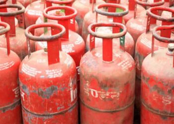 રિફાઇનરીઓને રાંધણ ગેસનું ઉત્પાદન વધારવા સરકારનો આદેશ : એસ્મા લાગુ | Government orders refineries to …