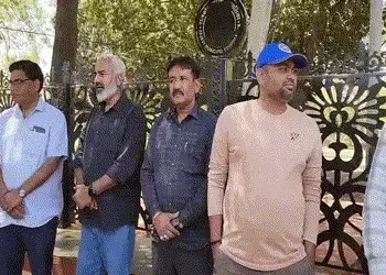 રાજકોટ: પાનના ગલ્લાવાળા પાસેથી હવે આચાર્યોએ દંડ ઉઘરાવવો પડશે? DDOના ફતવા સામે શિક્ષકો લાલઘૂમ | Rajko…