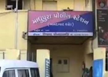 માધુપુરામાં નમકીનના કારખાનામાં આગનો મામલોઃચાર કામદારોના મોત | four persons died in Namkin factory fi…