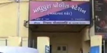 માધુપુરામાં નમકીનના કારખાનામાં આગનો મામલોઃચાર કામદારોના મોત | four persons died in Namkin factory fi…