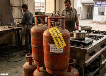 ભાવવધારા વચ્ચે કોમર્શિયલ ગેસનો સપ્લાય અટકાવાતા હજારો કારખાનાઓ પર તોળાતું સંકટ | rajkot industrial ga…