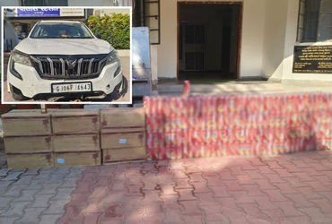 છોટા ઉદેપુર: બોડેલી પોલીસે સંખાંદ્રા ગામની સીમમાંથી લાખોનો વિદેશી દારૂ ઝડપ્યો, કારચાલક ફરાર | Chhota…