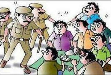 વિરમગામમાં જુગાર રમતા 5 શખ્સ પકડાયા | 5 people caught gambling in Viramgam