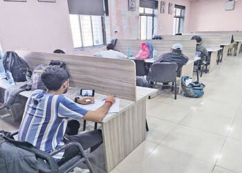 સુરેન્દ્રનગરમાં મનપા સંચાલિત પુસ્તકાલય બંધ કરીને તોડી પાડવાની કામગીરીથી આક્રોશ | Outrage over closur…