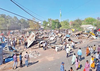 કરમસદ – આણંદ મનપાએ રાજા રણછોડ માર્કેટની 86 ગેરકાયદે દુકાનો તોડી પાડી | Karamsad Anand Municipal Corp…