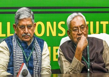 જદયુમાં વિવાદ : નિતિશ કુમાર અને લલ્લનસિંહના સમર્થકો વચ્ચે મારામારી | Controversy in JD U : Fight bre…