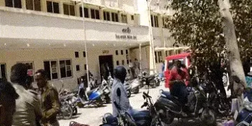 અમદાવાદ: નવરંગપુરામાં ગ્રામ્ય કોર્ટને બોમ્બથી ઉડાવી દેવાની ધમકી, ઈ-મેઇલ મળતાં જ બિલ્ડિંગ ખાલી કરાવાય…