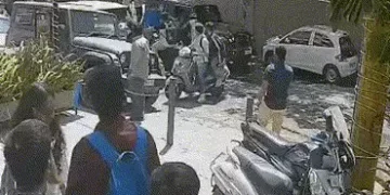 અમદાવાદમાં બુટલગેરનો પૌત્ર ફરી વિવાદમાં: ખાનગી કોલેજ બહાર રિવોલ્વર બતાવીને વિદ્યાર્થીઓને ધમકાવ્યા, ક…