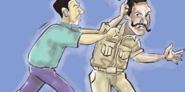 ત્રાપજ નજીક દેશી દારૂની રેઈડ કરવા ગયેલી પોલીસ પર હુમલો | Police attacked while raiding for country l…