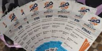 ટી-૨૦ ફાઇનલ મેચમાં ગઠિયાઓએ વિશ્વાસ કેળવી નકલી ટિકિટો પધરાવી | frauders selling duplicate ticket of t…
