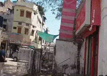 ગુજરાતમાં અનેક પાસપોર્ટ-પોસ્ટ ઓફિસને બોમ્બથી ઉડાવી દેવાની ધમકી, પારુલ યુનિવર્સિટીને પણ મળ્યો ધમકીભર્…