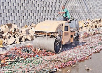 પીજ ચોકડી ખાતે રૂ. 1.21 કરોડના વિદેશી દારૂનો નાશ કરવામાં આવ્યો | Foreign liquor worth Rs 1 21 crore …