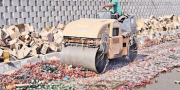 પીજ ચોકડી ખાતે રૂ. 1.21 કરોડના વિદેશી દારૂનો નાશ કરવામાં આવ્યો | Foreign liquor worth Rs 1 21 crore …