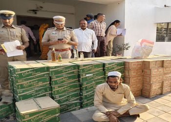 સુખપર ગામ નજીક સફેદ માટીની આડમાં લઇ જવાતો 4.64 લાખનો દારૃ ઝડપાયો | Liquor worth Rs 4 64 lakhs seized…