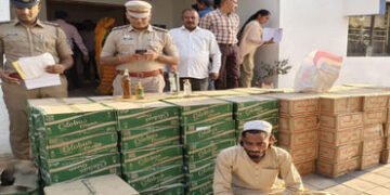 સુખપર ગામ નજીક સફેદ માટીની આડમાં લઇ જવાતો 4.64 લાખનો દારૃ ઝડપાયો | Liquor worth Rs 4 64 lakhs seized…