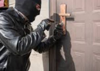 કારેલીબાગના મકાનમાંથી ૧.૯૦ લાખના સામાનની ચોરી | Goods worth 1 90 lakh stolen from Karelibagh house