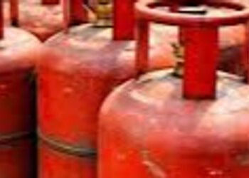 ઘરગથ્થુ એલપીજી બોટલના બુકિંગ માટે લોકોની ગેસ એજન્સીમાં દોડ | People rush to gas agencies to book hou…