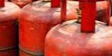 ઘરગથ્થુ એલપીજી બોટલના બુકિંગ માટે લોકોની ગેસ એજન્સીમાં દોડ | People rush to gas agencies to book hou…