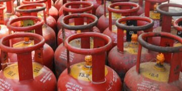 દેશમાં LPGની અછત, હોટેલ-રેસ્ટોરાં ઉદ્યોગ ઠપ | LPG shortage in the country hotel restaurant industry …
