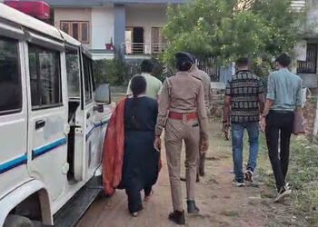 હિંમતનગર: મેરેજ બ્યુરો ચલાવતા દંપતીએ લગ્નના નામે અનેકને છેતર્યા, પોલીસે અર્બુદાનગરમાં દરોડા પાડી તપા…