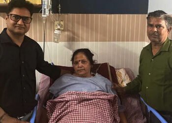 રસ્તાના ખાડાના કારણે મહિલા ‘જીવિત’ થઈ ગઈ, એમ્બ્યુલન્સમાં લઈ જવાતી ‘બ્રેઈન ડેડ’ મહિલાના શ્વાસ ચાલુ થઈ…