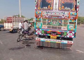 કુડા ચોકડી નજીક ટ્રકની અડફેટે ઇજાગ્રસ્ત મહિલાનું સારવારમાં મોત | Woman injured in truck collision ne…