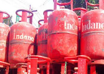 ગેસના બાટલાની ગભરાટ : ભાવનગરમાં કેપેસિટી સામે 61.10 ટકા LPGનો સ્ટોક | Gas cylinder panic: LPG stock …